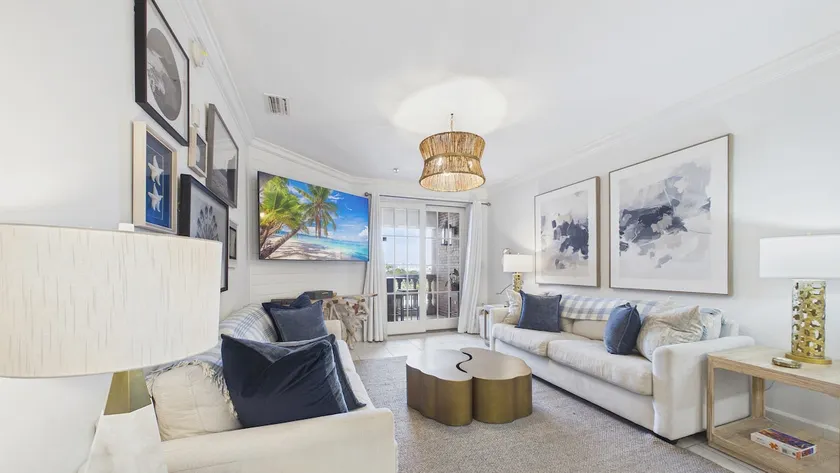 The Dundee 413-Near Beach–Sleeps 8 - Image 1