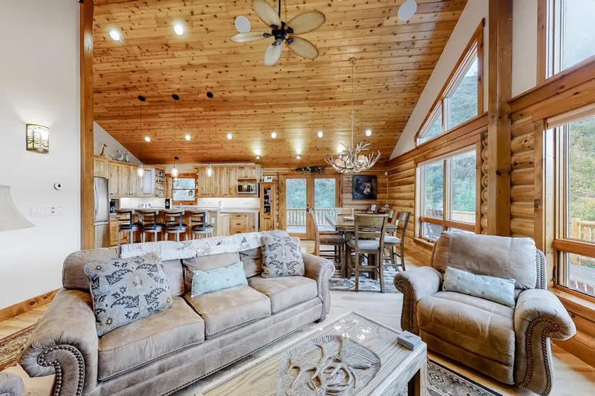 Lovely 3BR Lakeview | Fireplace | Balcony - Image 1
