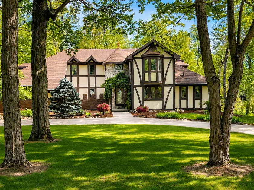 Private 12-Acre Estate | Sleeps 16 | Near MSU - Image 1