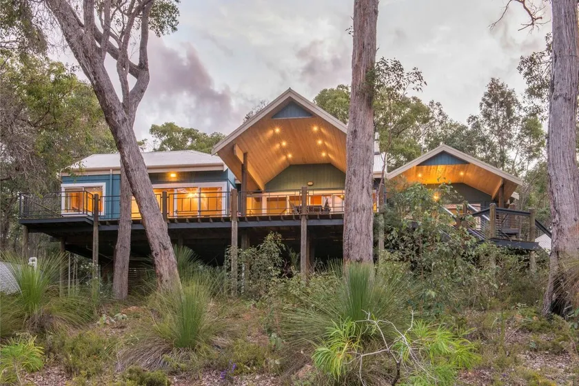 Burwood Bush House Close to Wineries and Beach - Image 1