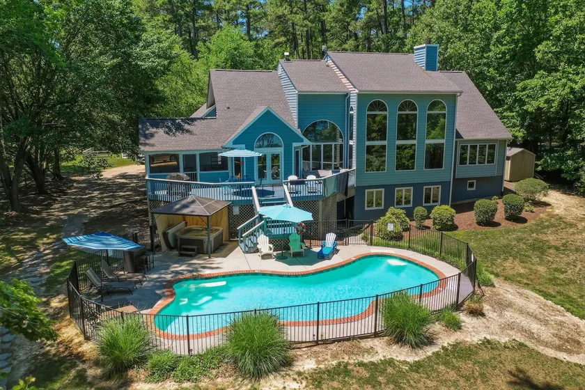 Waterfront Retreat Pool, Hot Tub, Dock, Sand Beach - Image 1