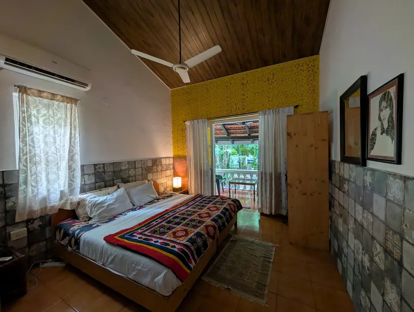 Poddar's - Hide Away - Image 1