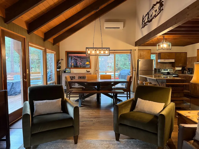 Red Clover Cabin at Black Butte Ranch (+Hot Tub) - Image 1