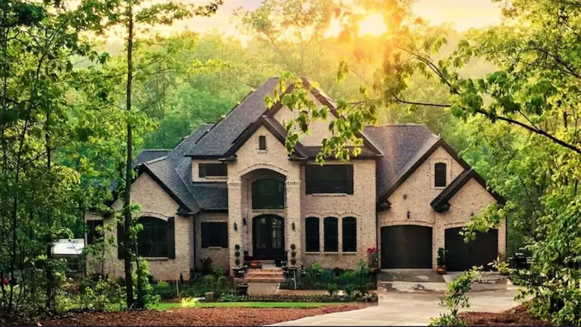 Luxurious river front nature retreat on 120 acres - Image 1