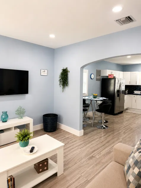 House 2 BR•10 min to Port•Walk to Loan Depot - Image 1
