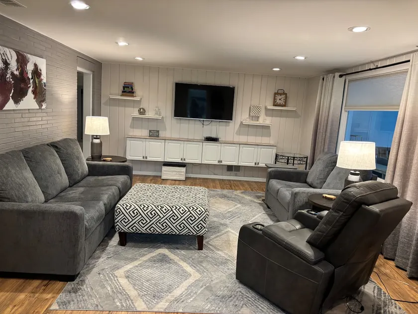 Quite, 2-Bedroom Vacation Home Close to downtown - Image 1