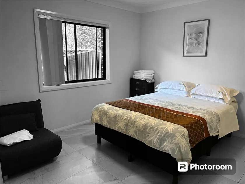 Comfortable 2-bedroom with parking - Image 1