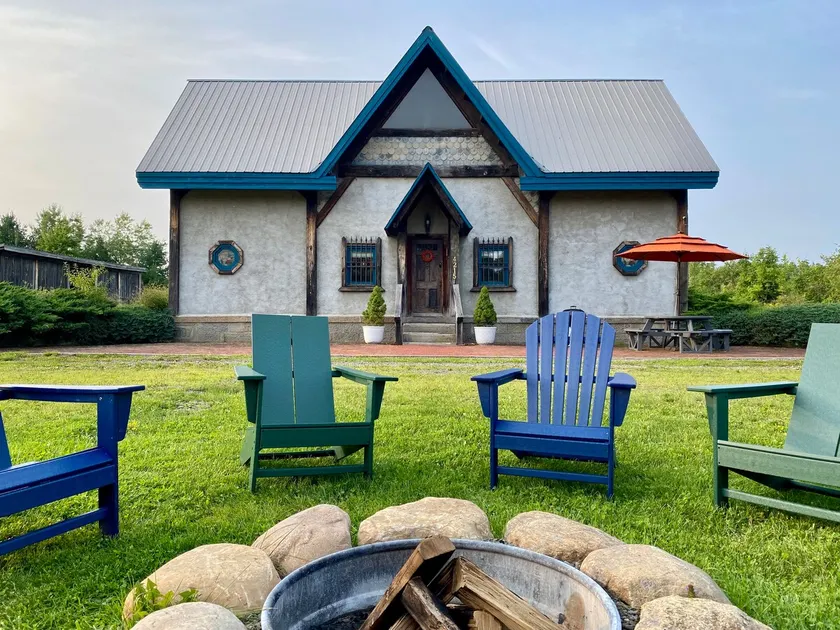 Storybook Cottage on FLX wine trail: fire pit - Image 1