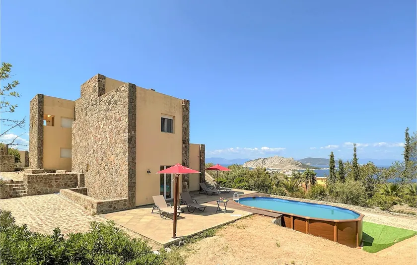 Beach Front Home In Perdika - Image 1