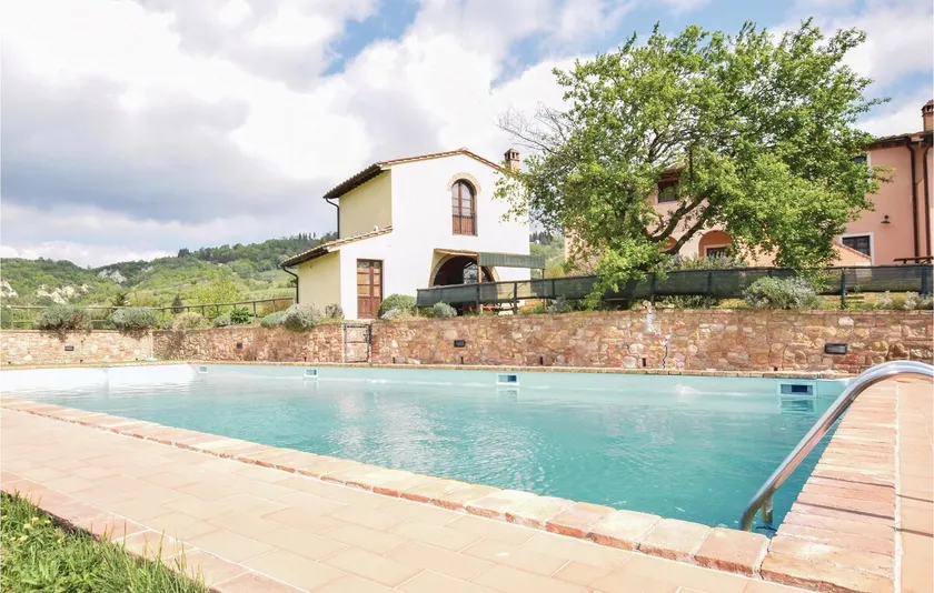 Casina - Image 1