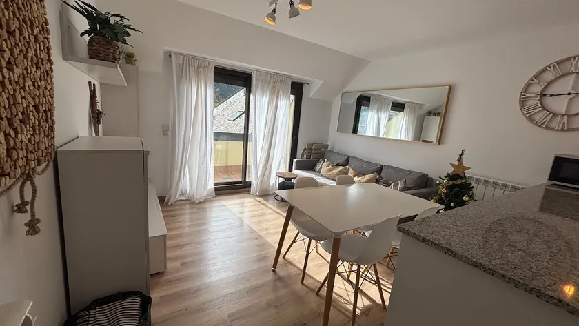 Modern, sunny penthouse close to the chairlift - Image 1