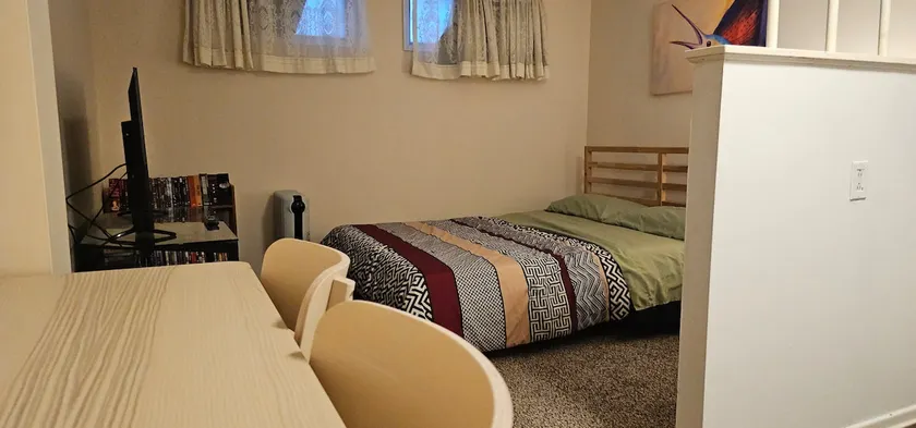 Bachelor pad - Image 1