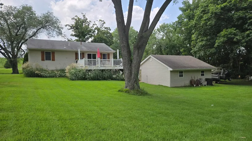 Updated Farmhouse 2 bdrm 2bds 1 bath - Image 1