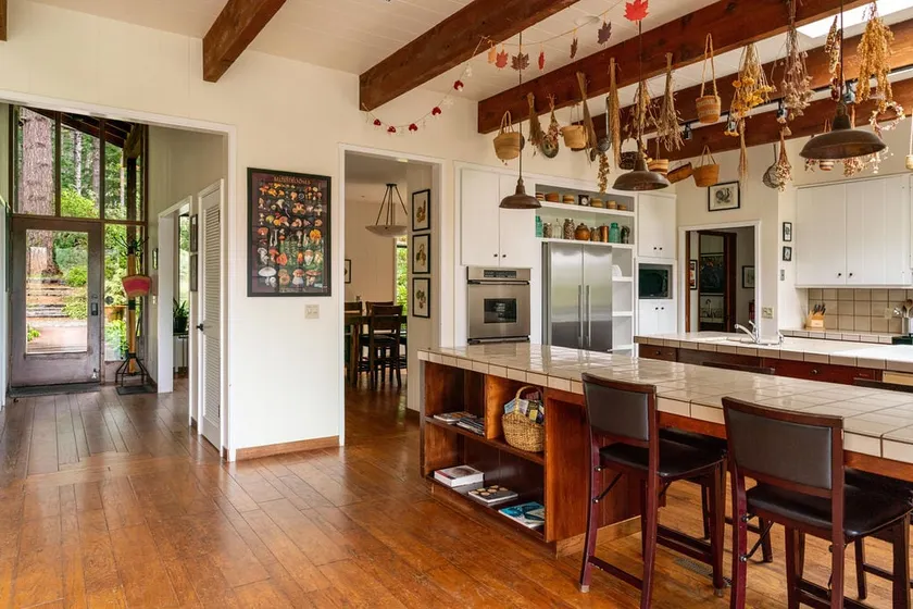 Family Friendly Home on 20 Acre Farm - Image 1
