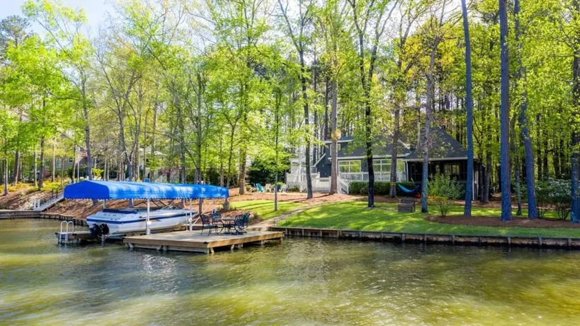 Reynolds | Fall Waterfront and Golf Escape - Image 1