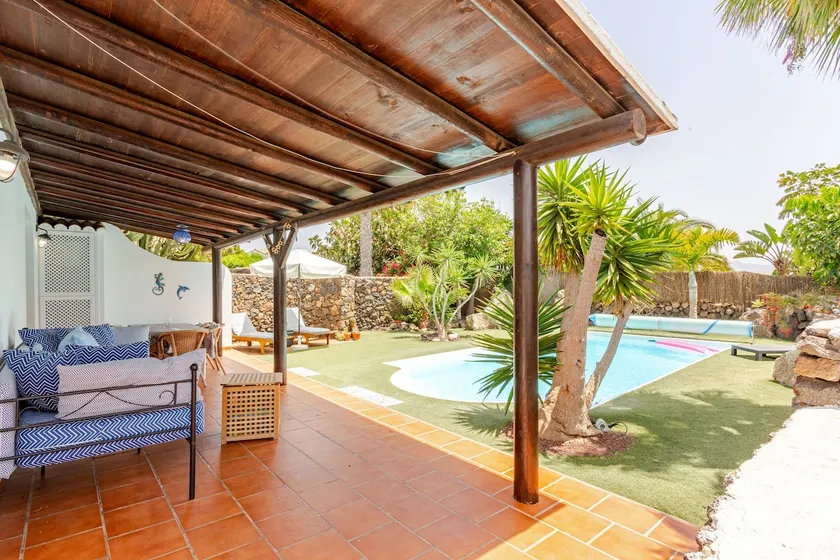 Casa Brujas Lajares, heated pool, optic fibre wifi - Image 1