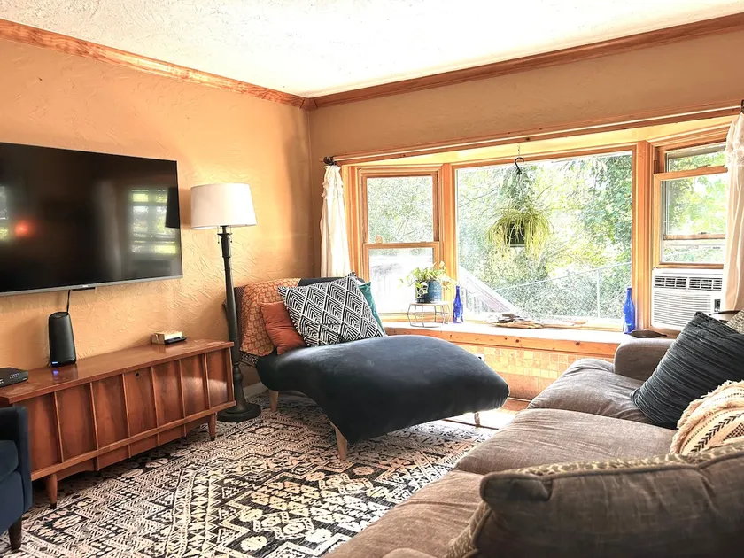 AVL Sunshine Daydream House 6 Miles from Downtown - Image 1