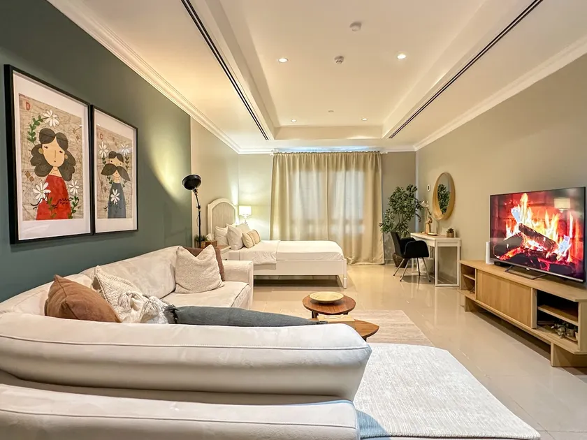 gorgeous studio at prime location w/marina view - Image 1