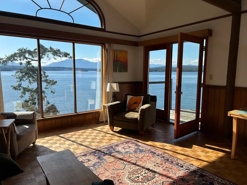 Galiano Island Home by the Sea - Image 1