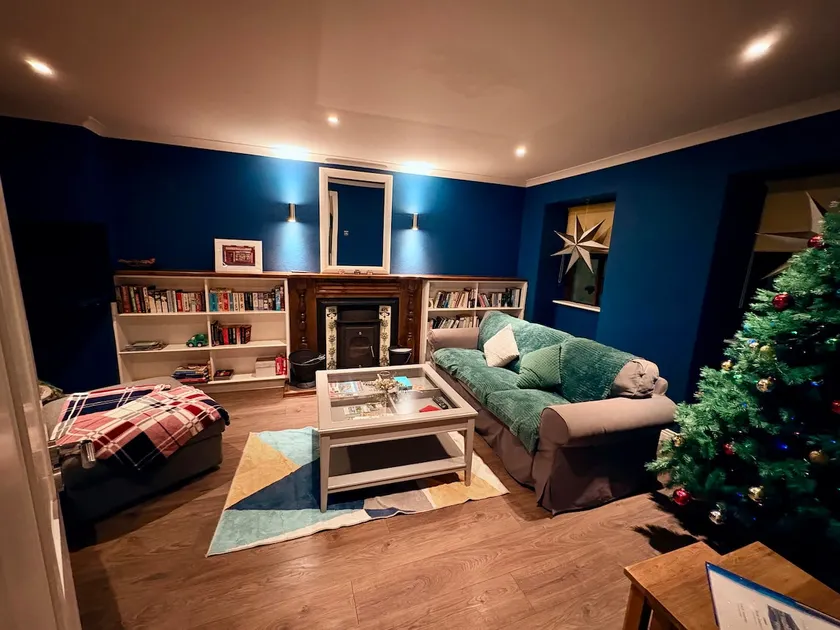 Family-Friendly 4-Bed Townhouse, central location - Image 1