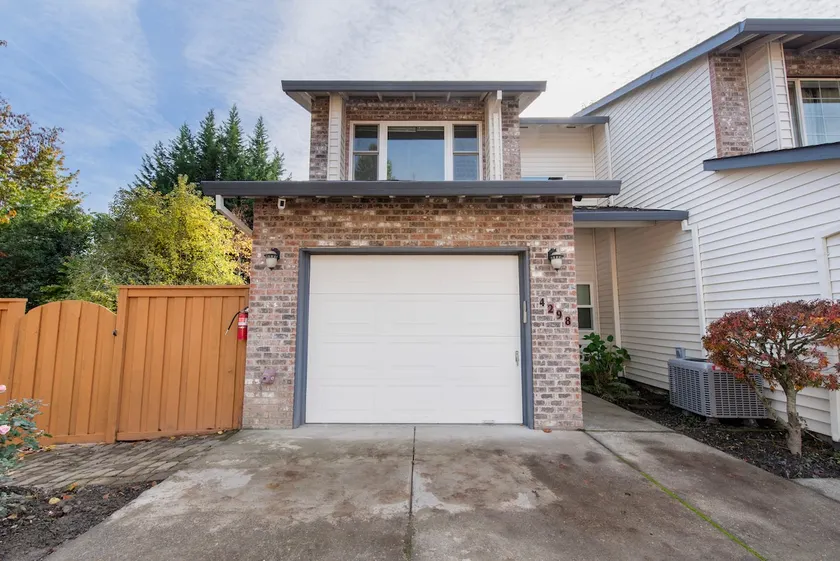 Renovated 3BR · Plenty Parking · 1-Night OK - Image 1