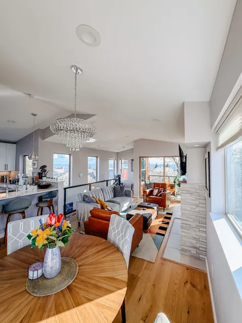 Beacon Lookout/ Modern Mid-century Townhome - Image 1