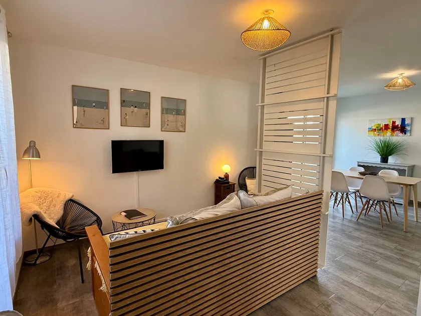 Sea getaway 2 minutes walk, patio & total comfort - Image 1