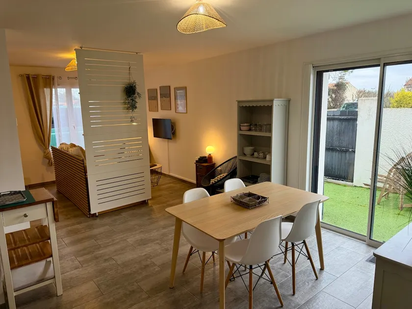 Sea getaway 2 minutes walk, patio & total comfort - Image 1