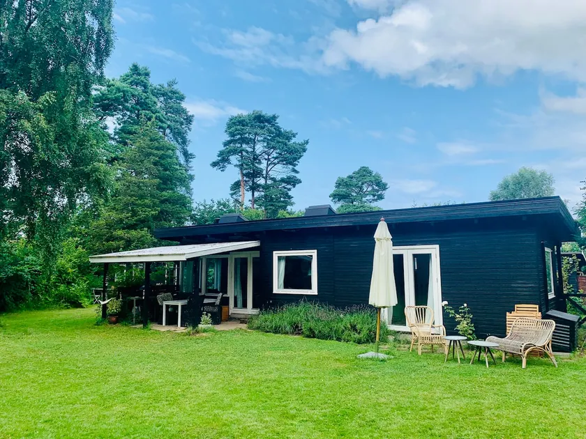 Asserbo, bright forest house with shelter - Image 1