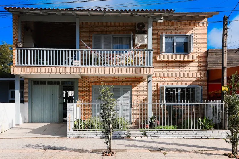 House near the guardhouse, pets accepted - Image 1