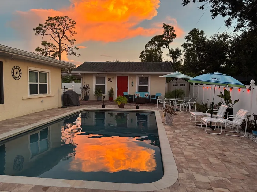 Sarasota Pool House - Image 1