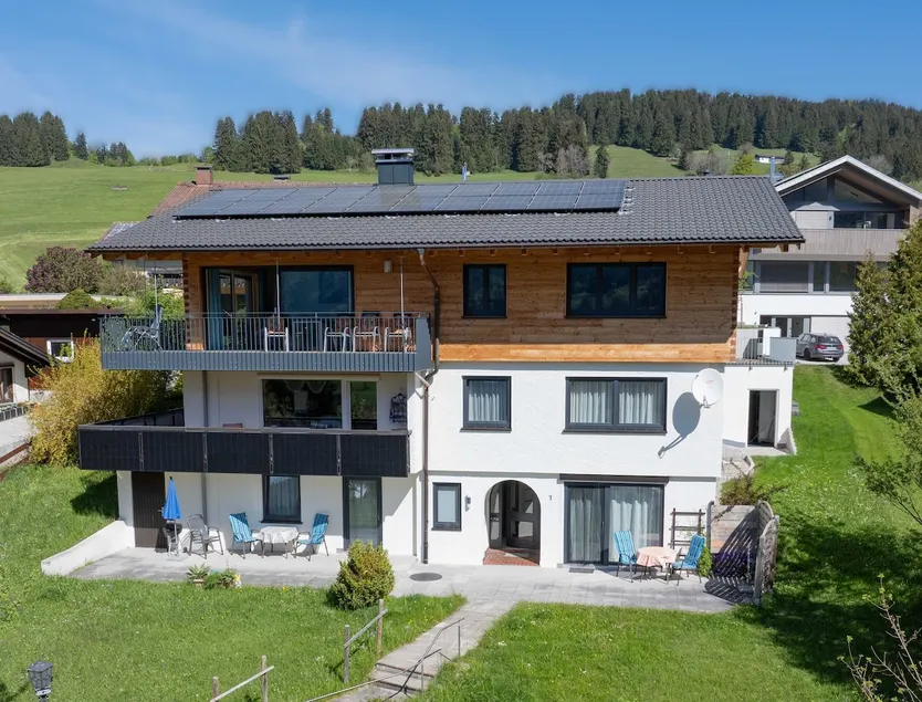 Spacious apartment with 2 bedrooms and stunning mountain views - Image 1