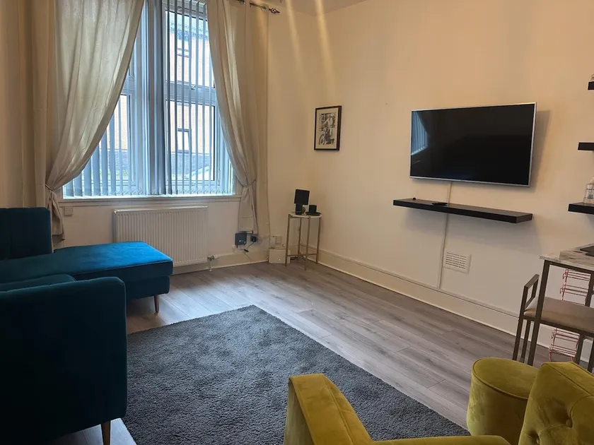 Comfy 1BR base Glasgow, Loch Lomond & Airport - Image 1