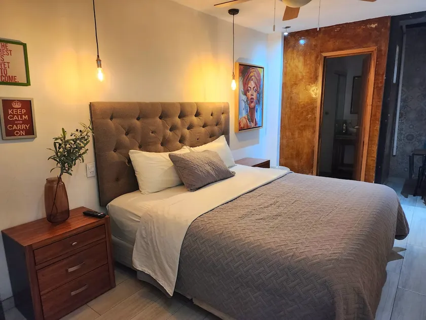 ​Private Oasis with King Bed in Zona Chapu, AC with charge - Image 1