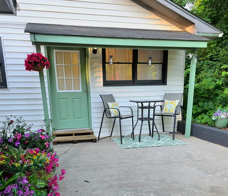 Entire Private Cottage Pet Welcome 5 min to Square - Image 1