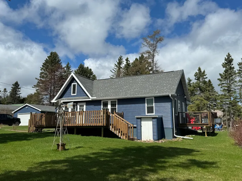 Cozy River Bend Cottage - Walk to Beach/Marina - Image 1