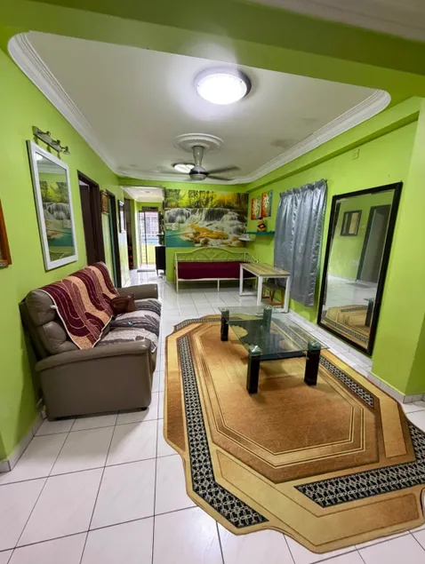 3 Scenic AirCond Bedrooms, 5 km to Bdr Rawang - Image 1