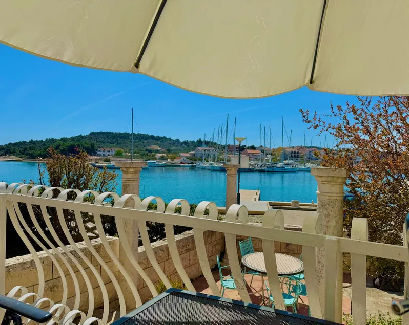 Seafront captain apartment - Image 1