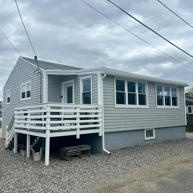 Coastal Plum Island Cottage Steps From Beach - Image 1