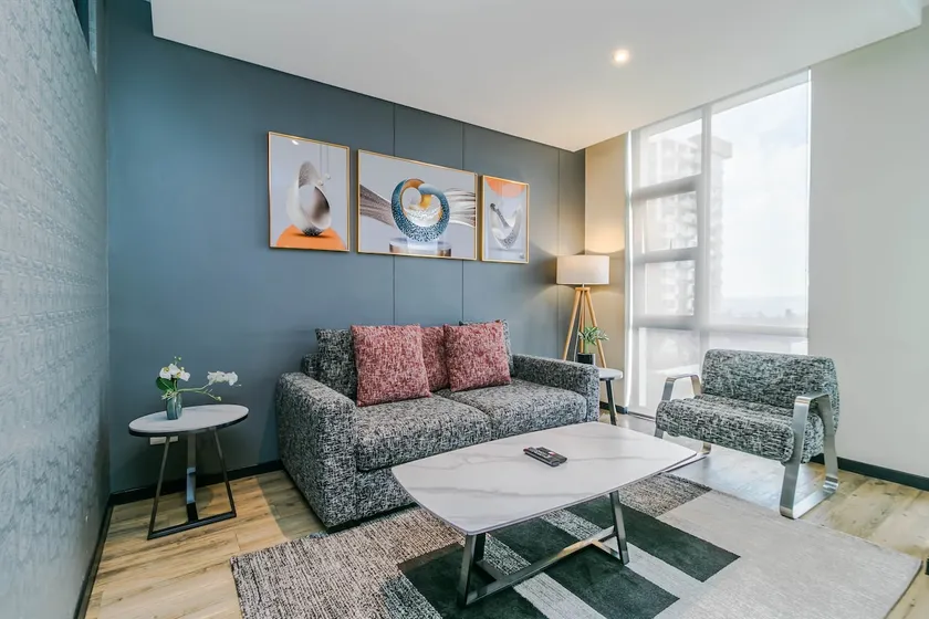 Sophisticated 1 Bed Rosebank Apartment - Image 1