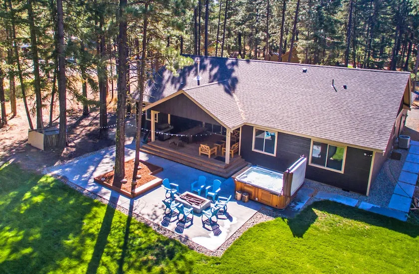 Fantastic Outdoor Living!  Private Hot Tub and Summer Pool! - Image 1