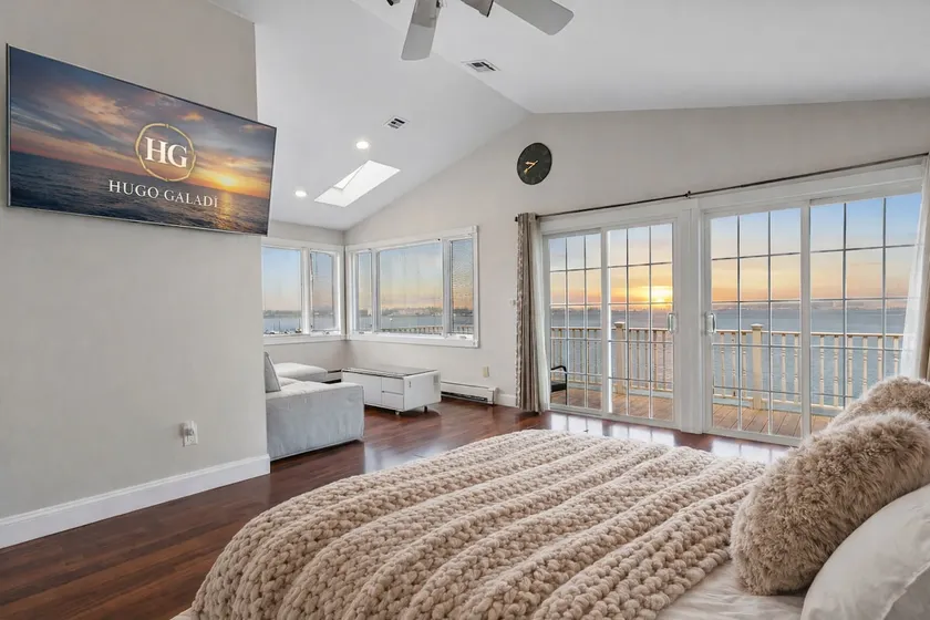 Beautiful Bayfront Home • Heated Pool & Jacuzzi - Image 1