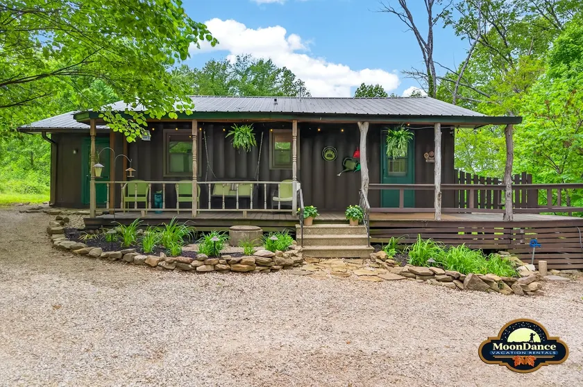 1 Sweet Retreat - Image 1