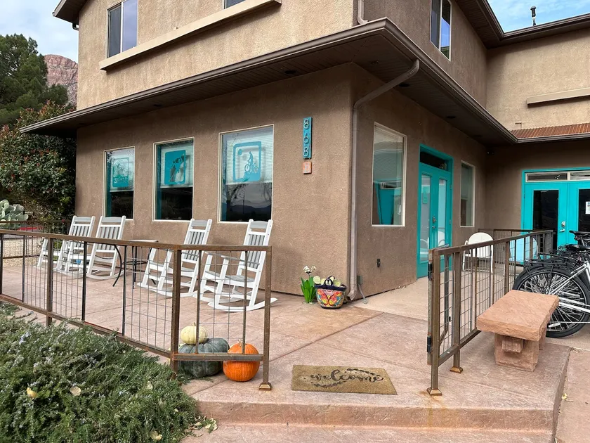 Fully stocked, Clean & Spacious, Downtown Stop#5 - Image 1