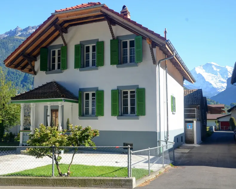 Jungfrau Family Holiday Home, 5 bedrooms 10 guests - Image 1