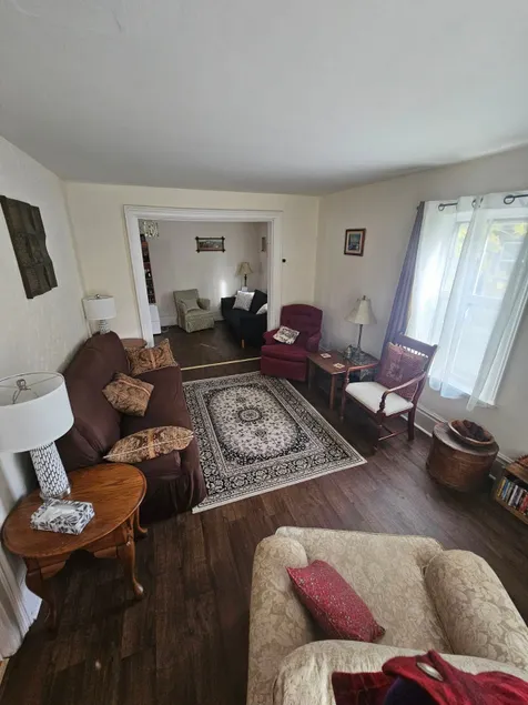 Charming Farmhouse in the City, Near Wine Country - Image 1
