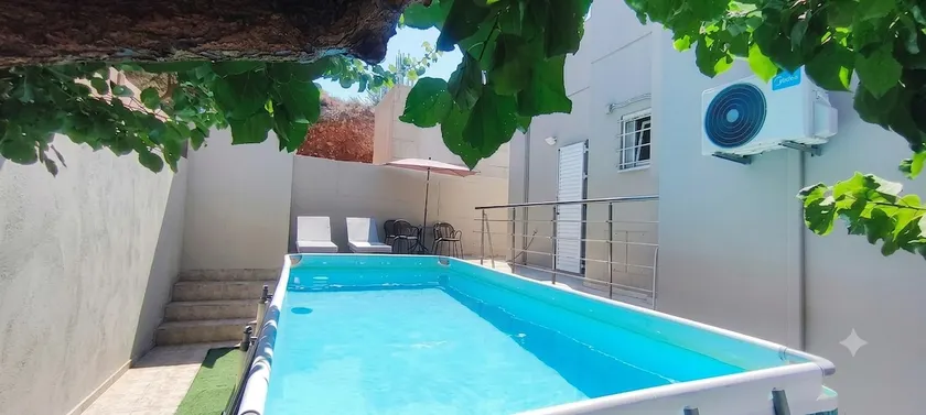 Niki's House - Image 1