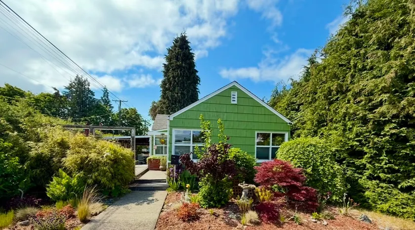 Cedar Grotto: Sleeps 6, Wi-Fi, Hot tub, Sauna, TVs - Image 1