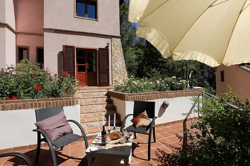 Tuscan dwelling with pool near villages and sea - Image 1