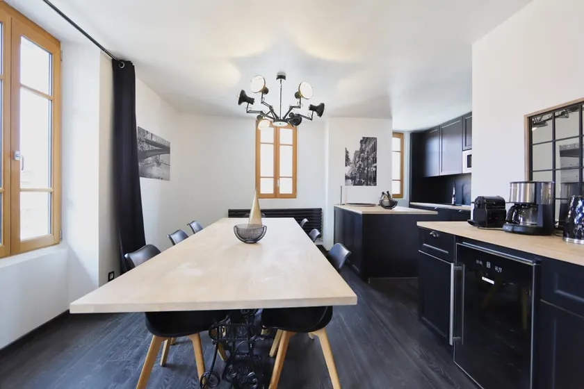 2 bd apartment with sauna in the center of Annecy - Image 1